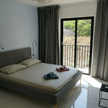 Calypso Court Apartament *